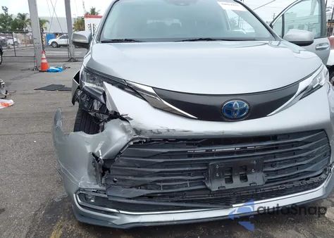 2021 Toyota Sienna Xle z USA, uszkodzony, nr VIN 5TDJRKEC4MS031618